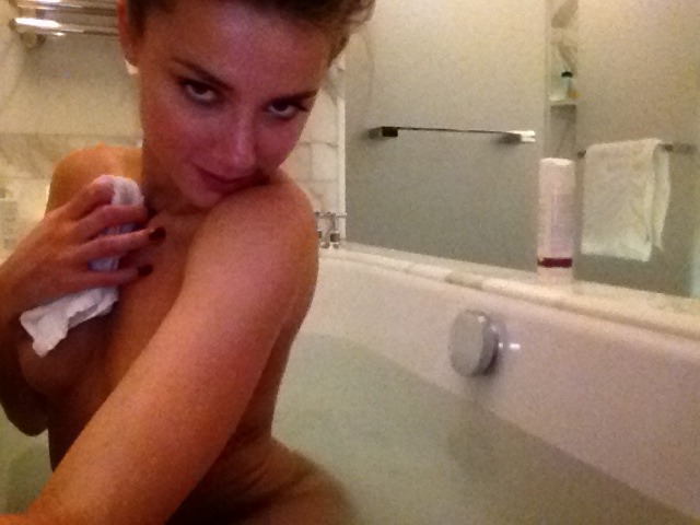  Amber Heard Naked Celeb IMG_0693 