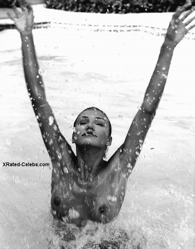 Cameron Diaz Nude Tits 004
