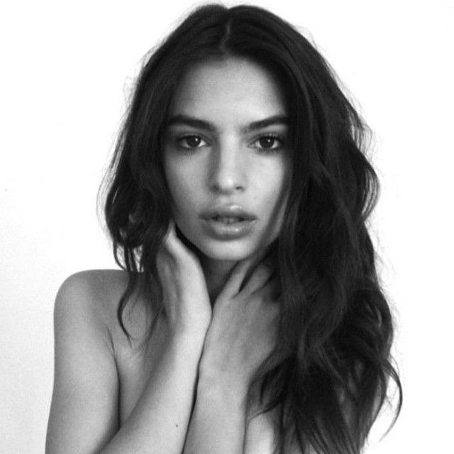 Emily Ratajkowski Naked Celeb IMG_0012