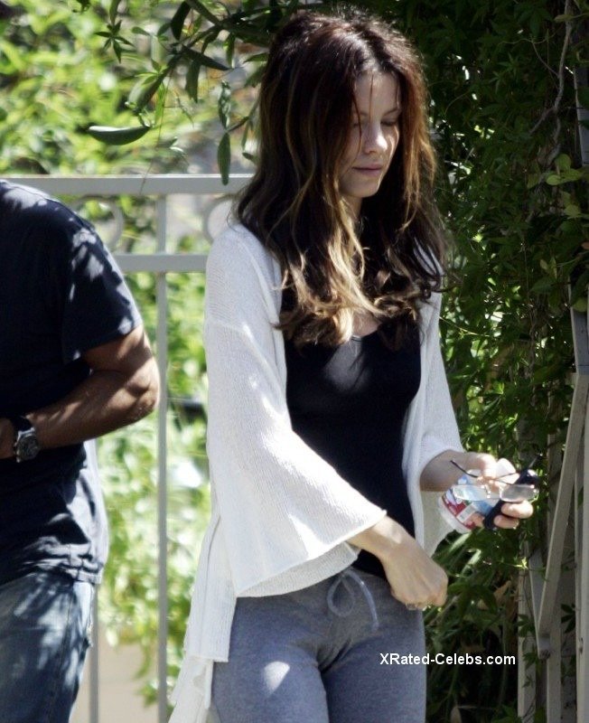 Kate Beckinsale Camel Toe 002
