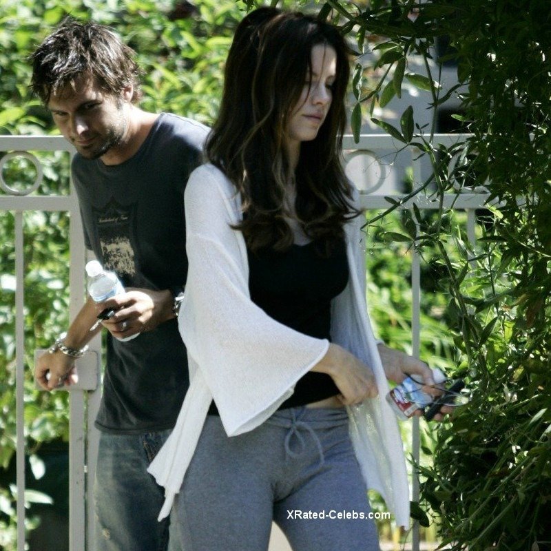 Kate Beckinsale Camel Toe 004