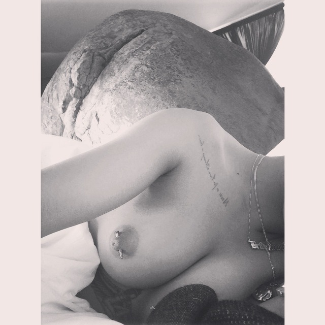  Rihanna Naked Celeb IMG_3208 