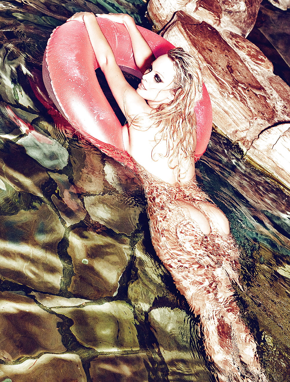  Gorgeous Pamela Anderson Nude Pics 33 