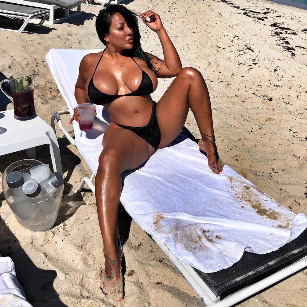 Kiara Mia Hot Latina Mature Big Butt Porn Star 3