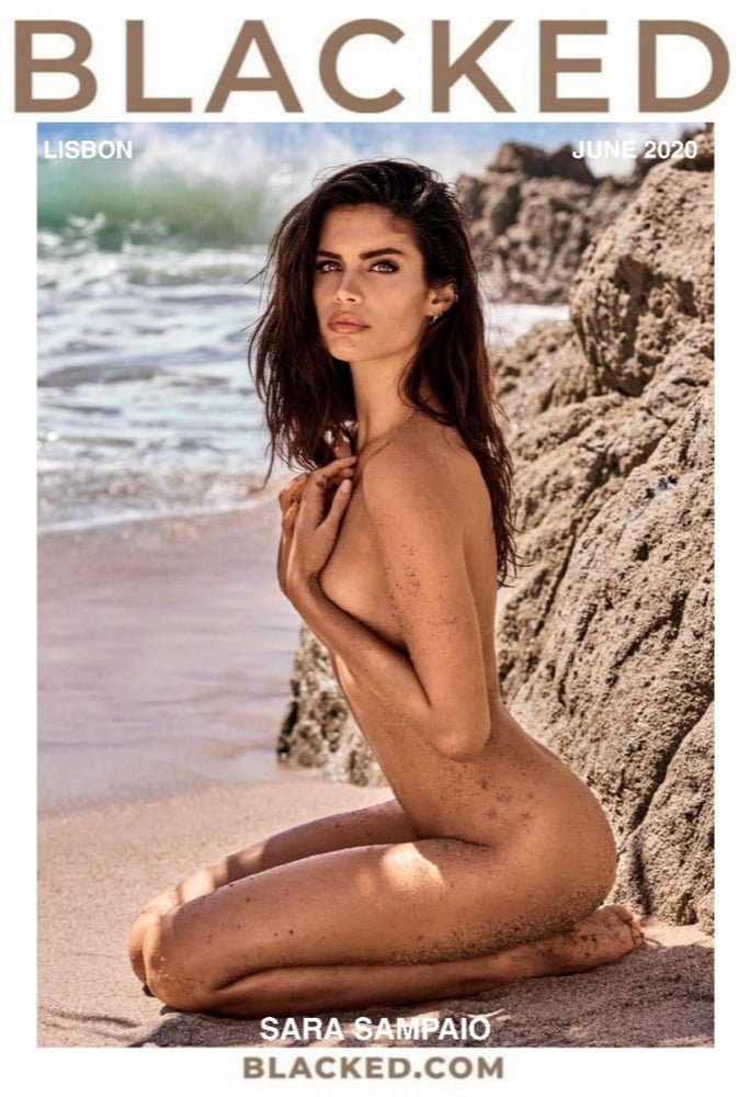 Sara Sampaio Nua Praia