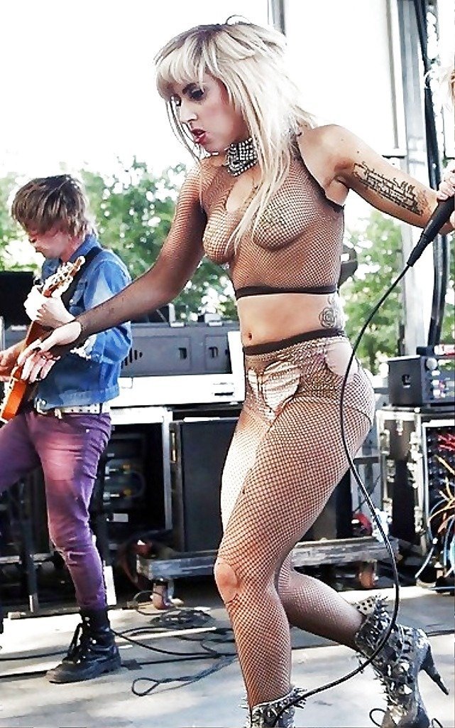 Sexy Horny Lady Gaga Topless In Open Air Concert 6