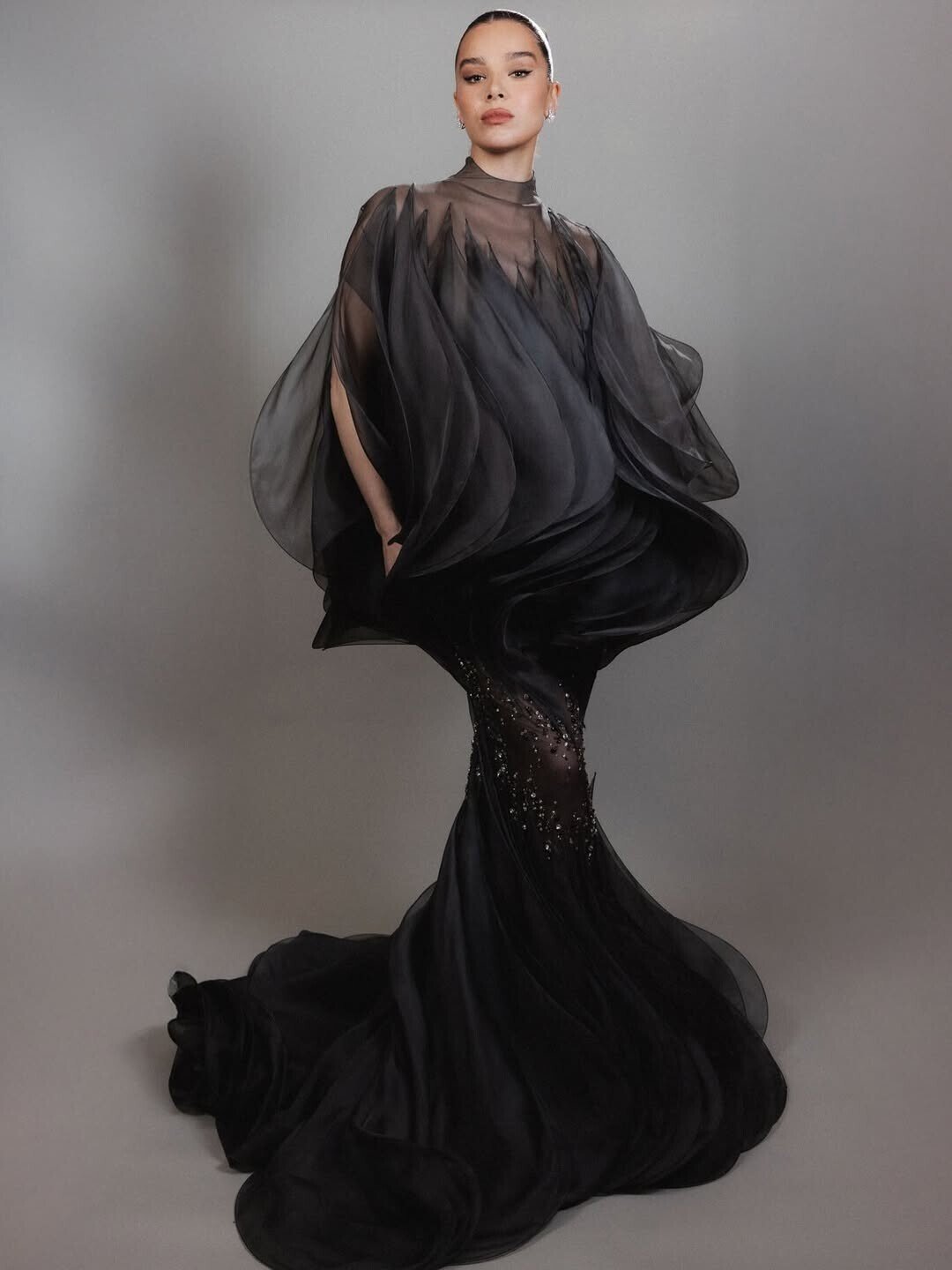 Hailee Steinfeld’s photoshoot dressed up for the Governors Awards 2025 2