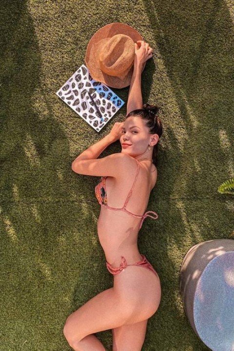 VITÓRIA STRADA ou SOPHIE CHARLOTTE? 5