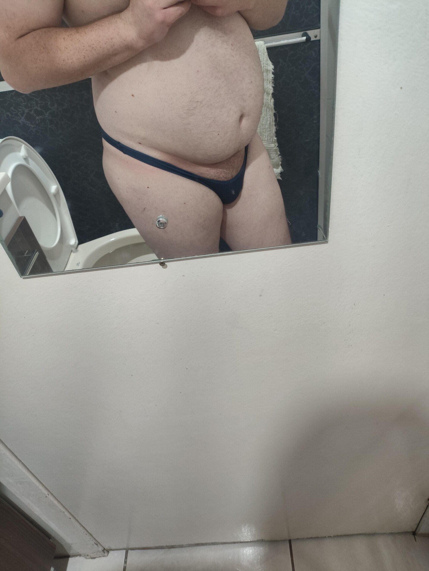 Amo estar de calcinha em casa 4