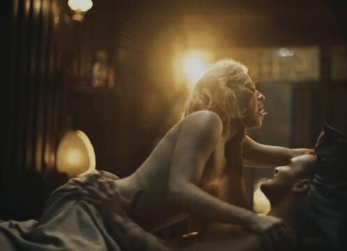 Carrie Coon in The White Lotus s03e07 (2025) 1