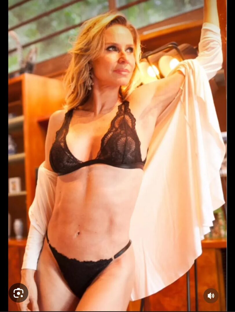 MILF: De 0 a 10 qual sua nota pra Paula Burlamaqui (atriz da Globo com 58 anos de idade). 1