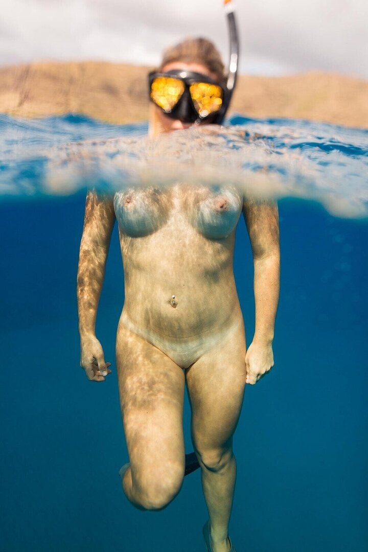 We got a lot of attention from the tour boat 3