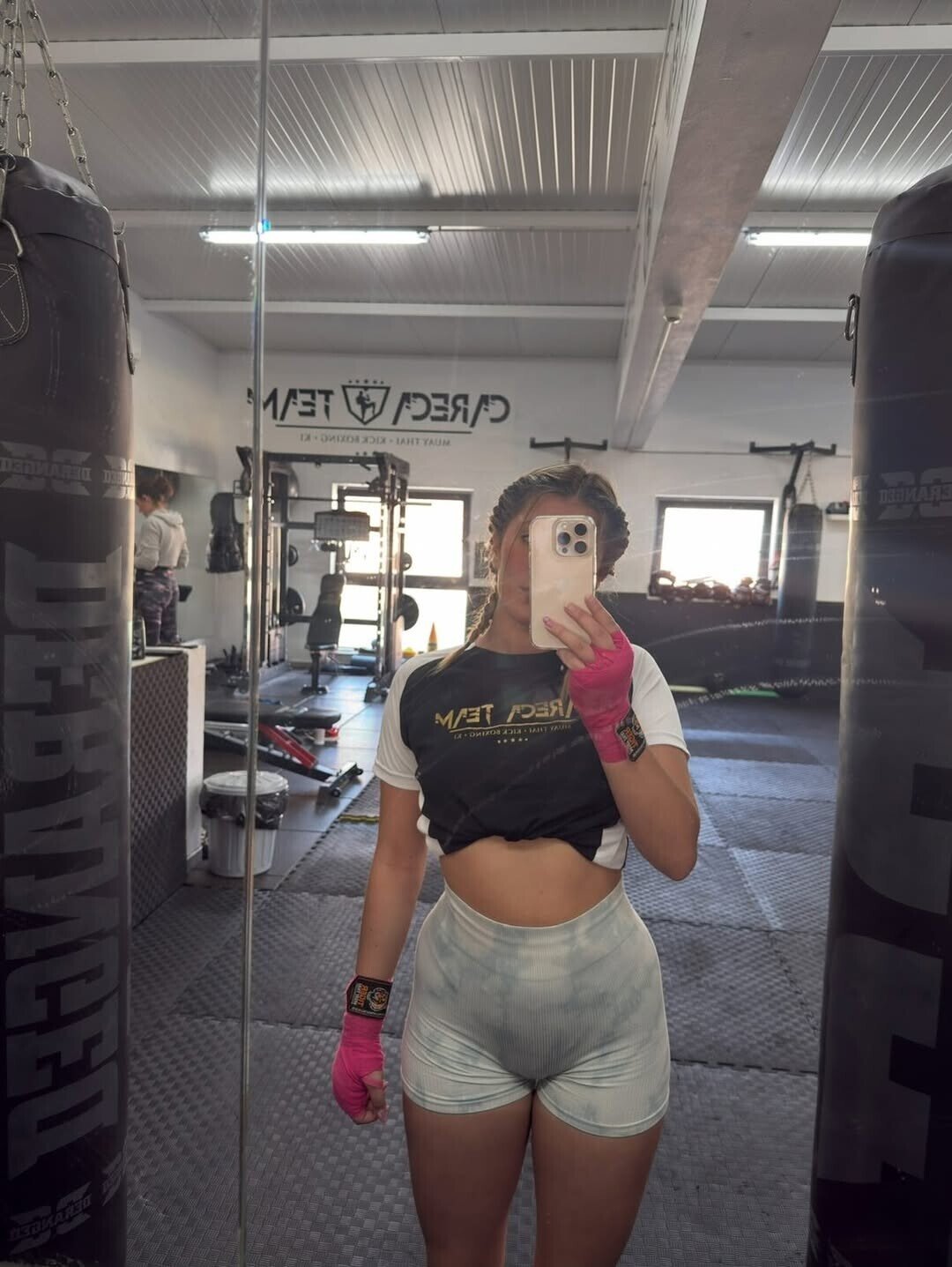 Carolina Constantino (@ caroliinaconstantino ) 2