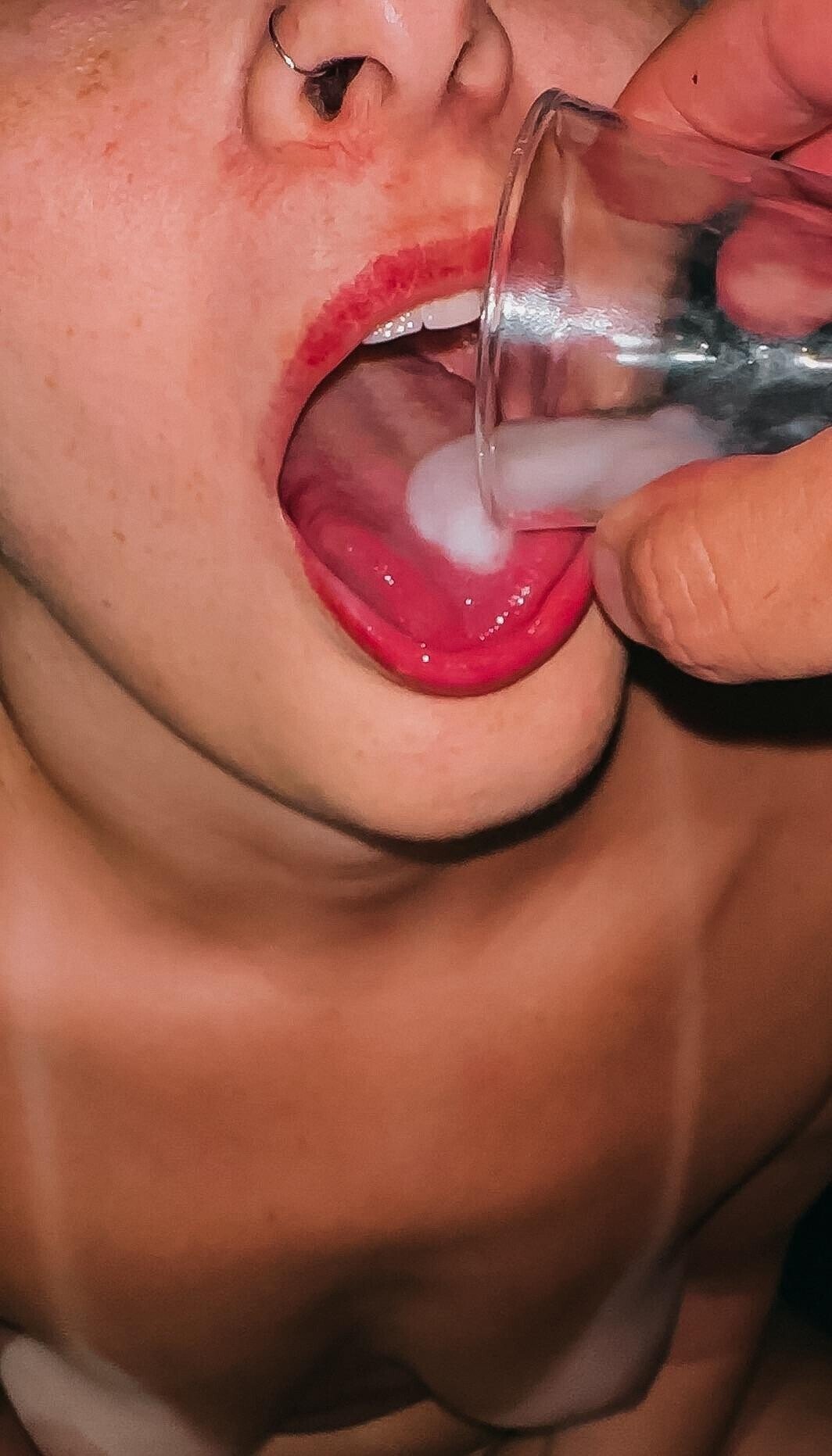 Hoje eu fui alimentada com um copinho de leite 1