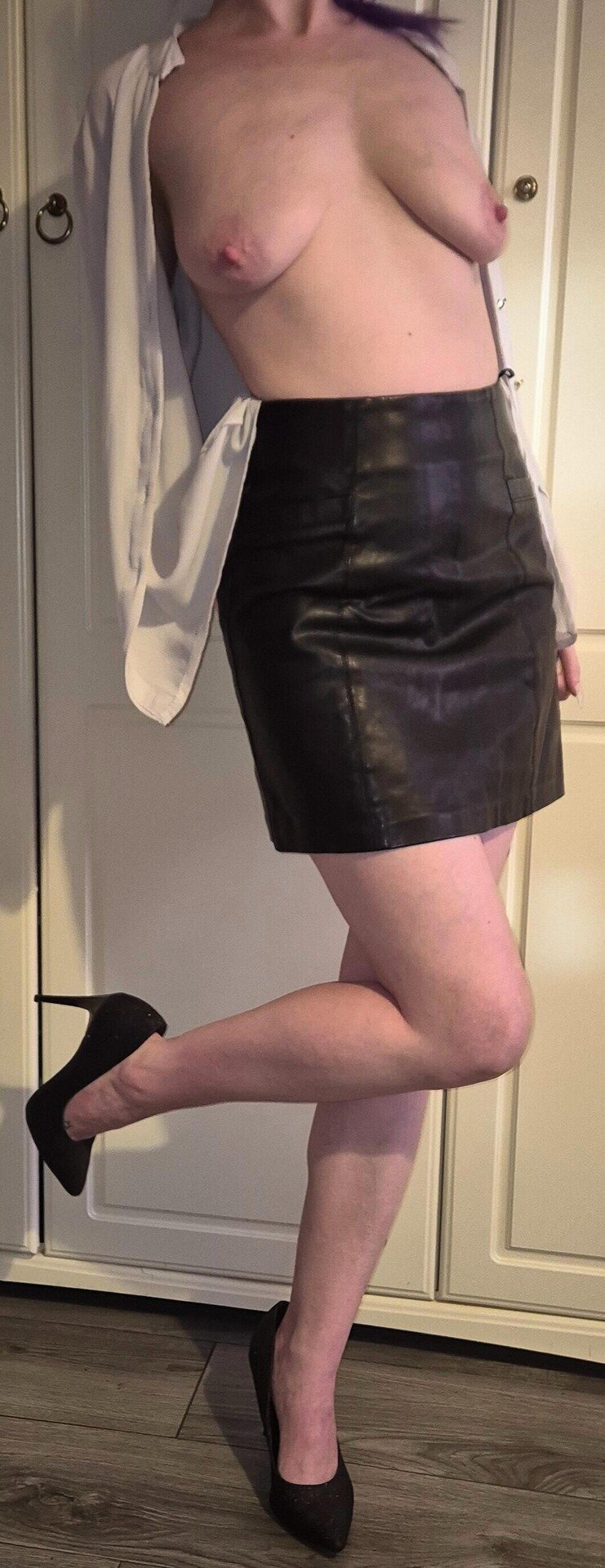 Hot slutty mature milf loves getting naughty for you to enjoy 1