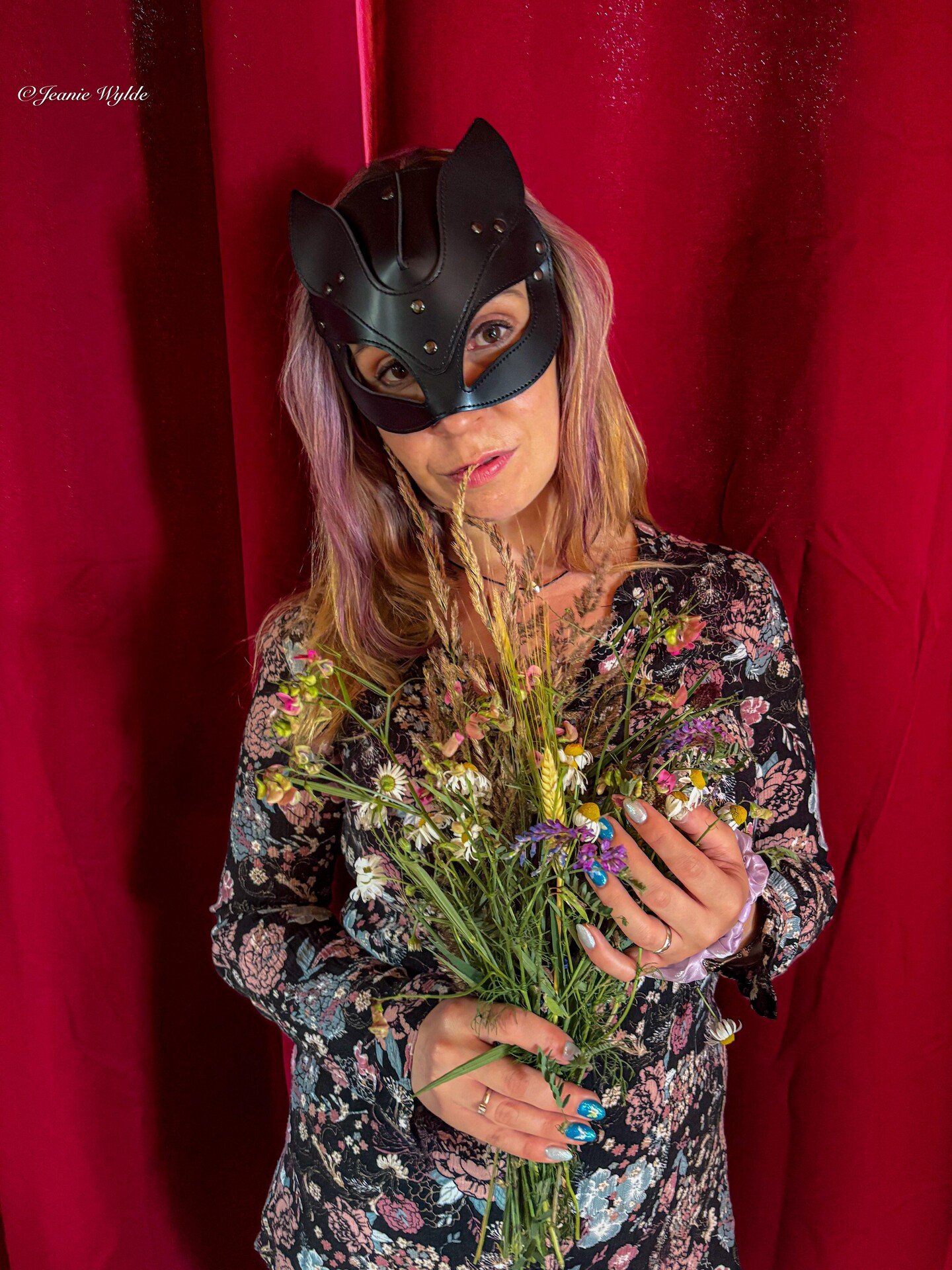 I am the queen of tenderness. I am the one who gives herself to you. 1