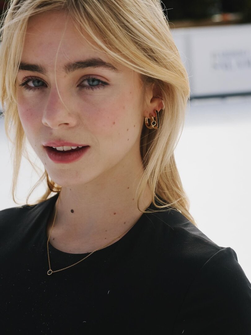 Stunning Clara Galle 1