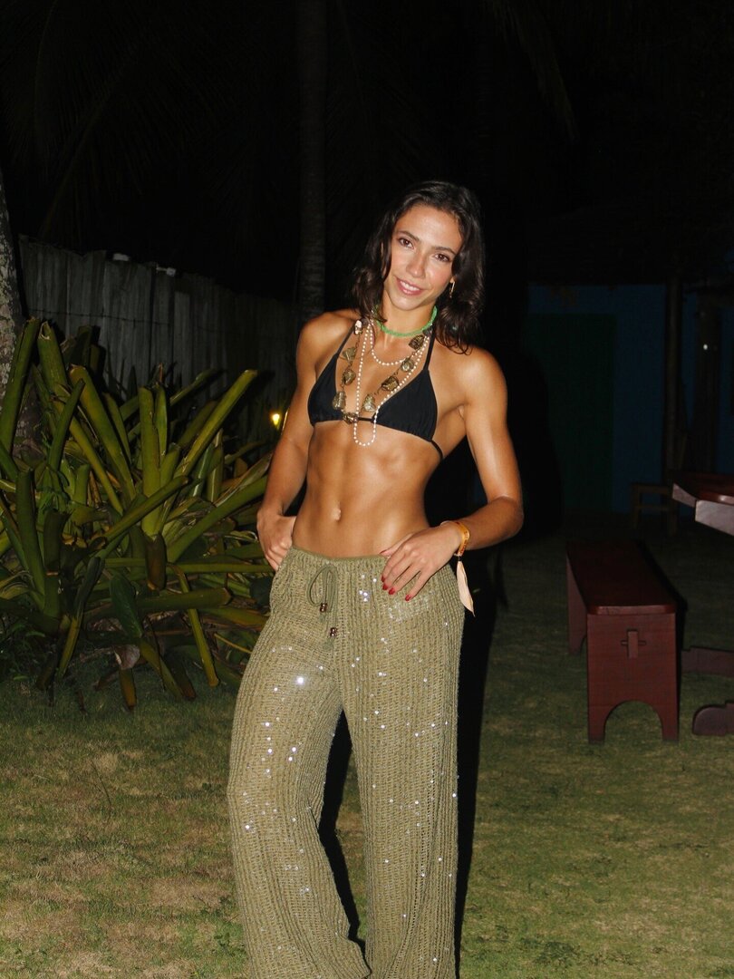 Tanned and toned tummy 1