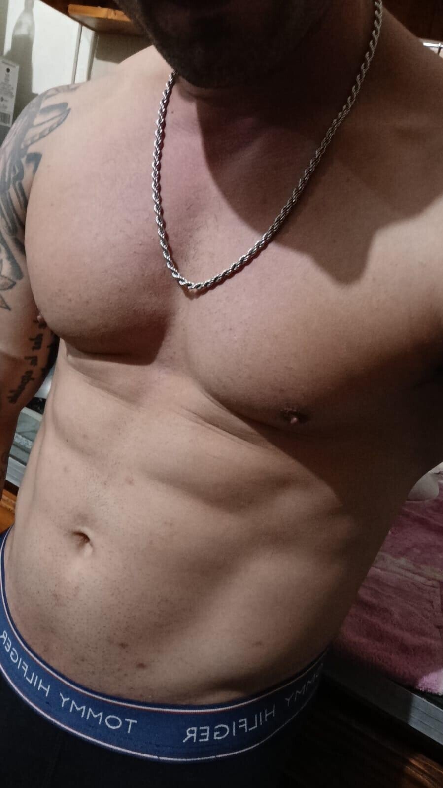 Argentino, 35, gym body… debería mostrar más? Entreno hace años y empecé a grabar contenido más atrevido No sé si subir todo o dejarlo solo para algunos… Si te da curiosidad ver el resto, mandame MD 1