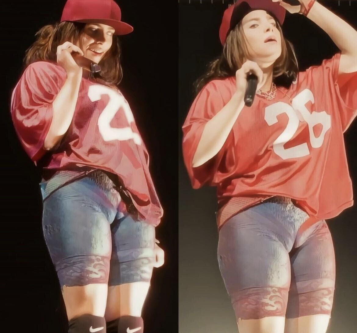 Billie Eilish FAT Camel Toel On Stage! 1