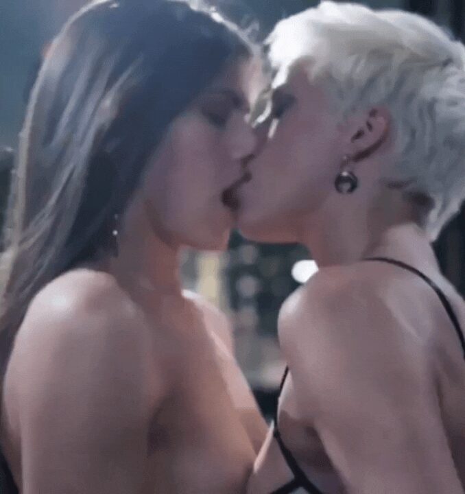 Camila Queiroz and Agatha in Verdades Secretas s02e49 (2021) 1