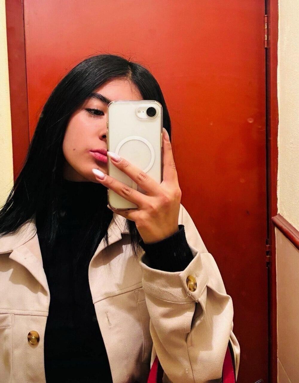 Con ese vestido negro se mira rica 4