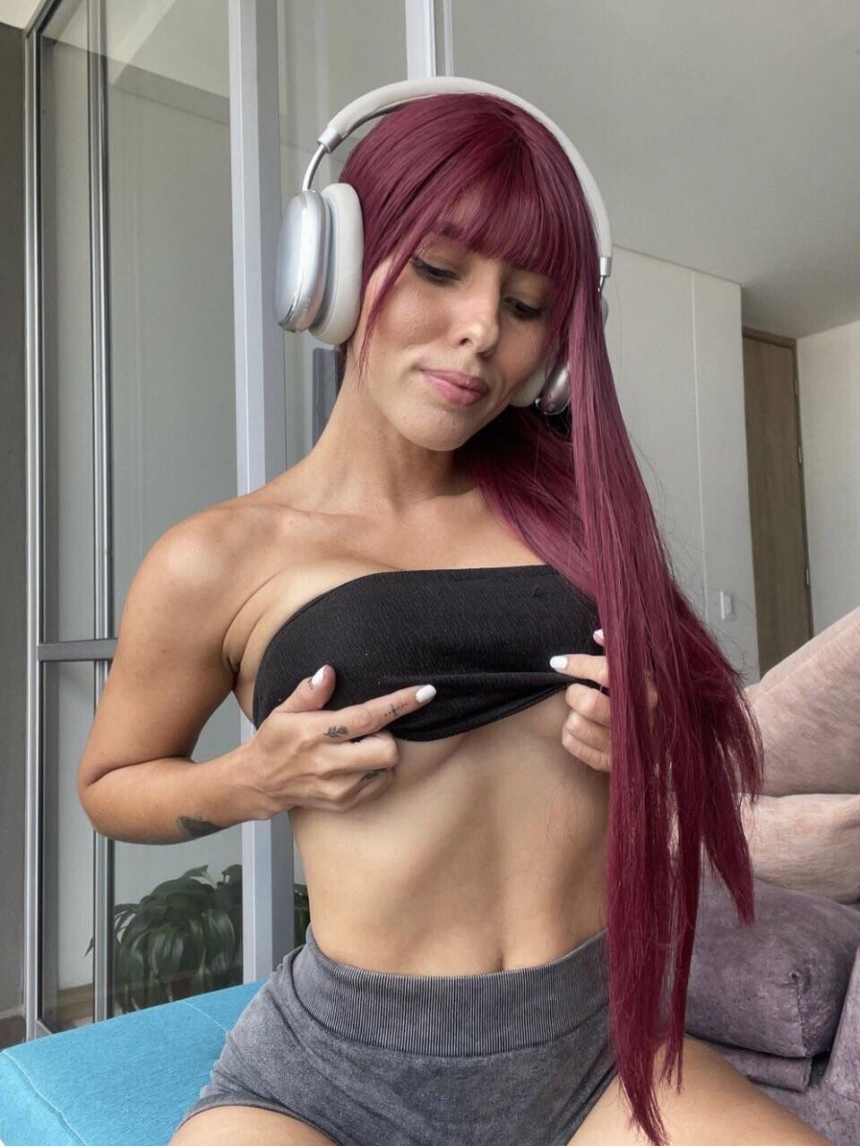 Do you prefer redheaded girl or nahh … 1