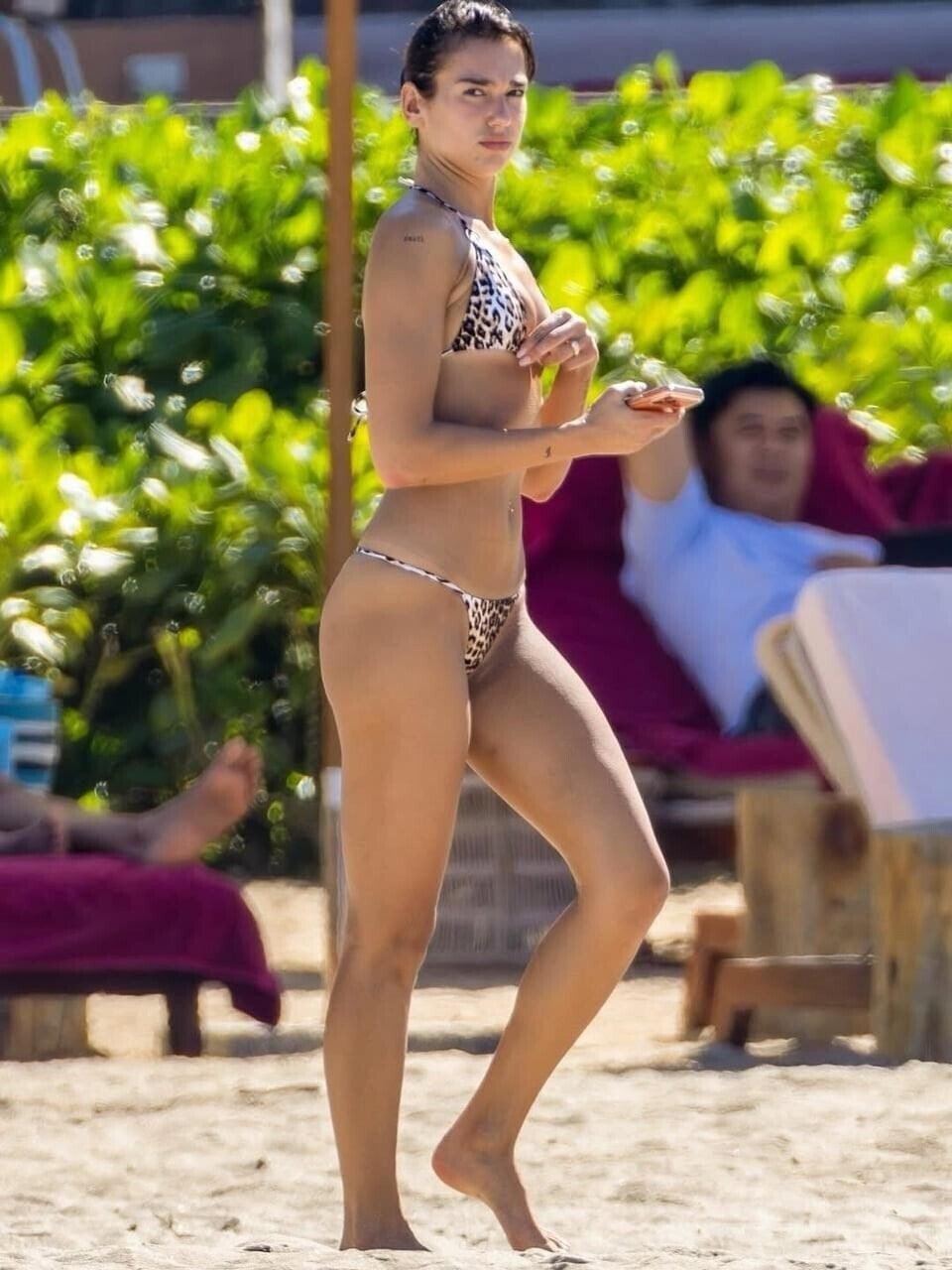 Dua Lipa would be awesome for SI 2026 and really bounce back the popularity 1