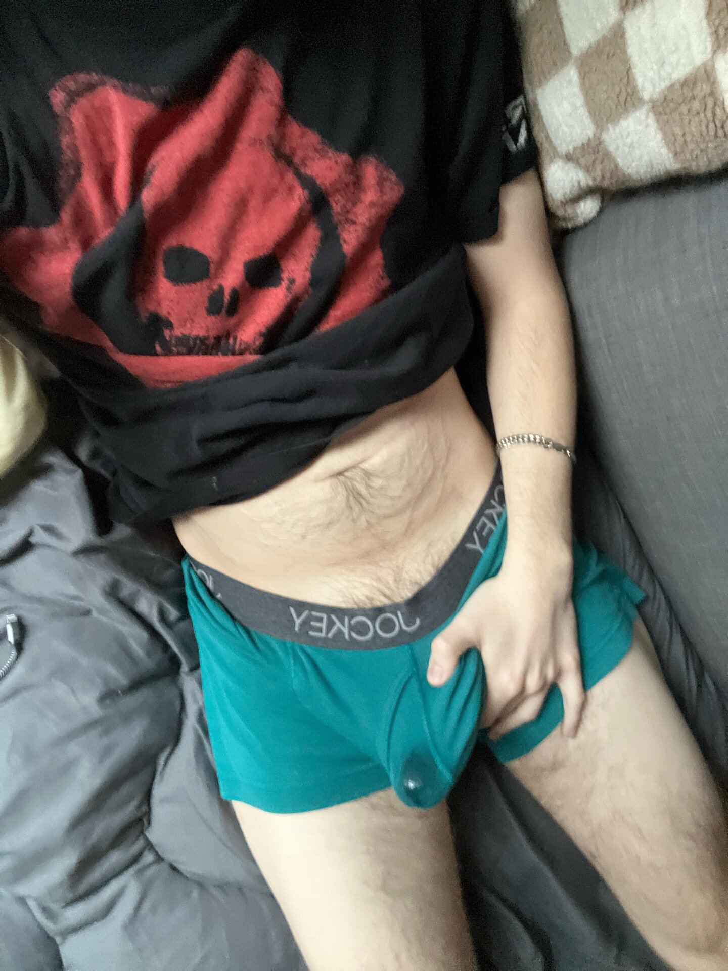 (M) Do you like nerds with thick hairy white dicks? 2