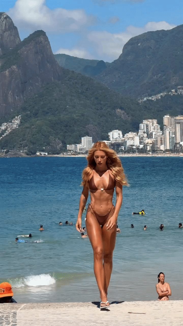 taking-a-stroll-on-the-beach-1