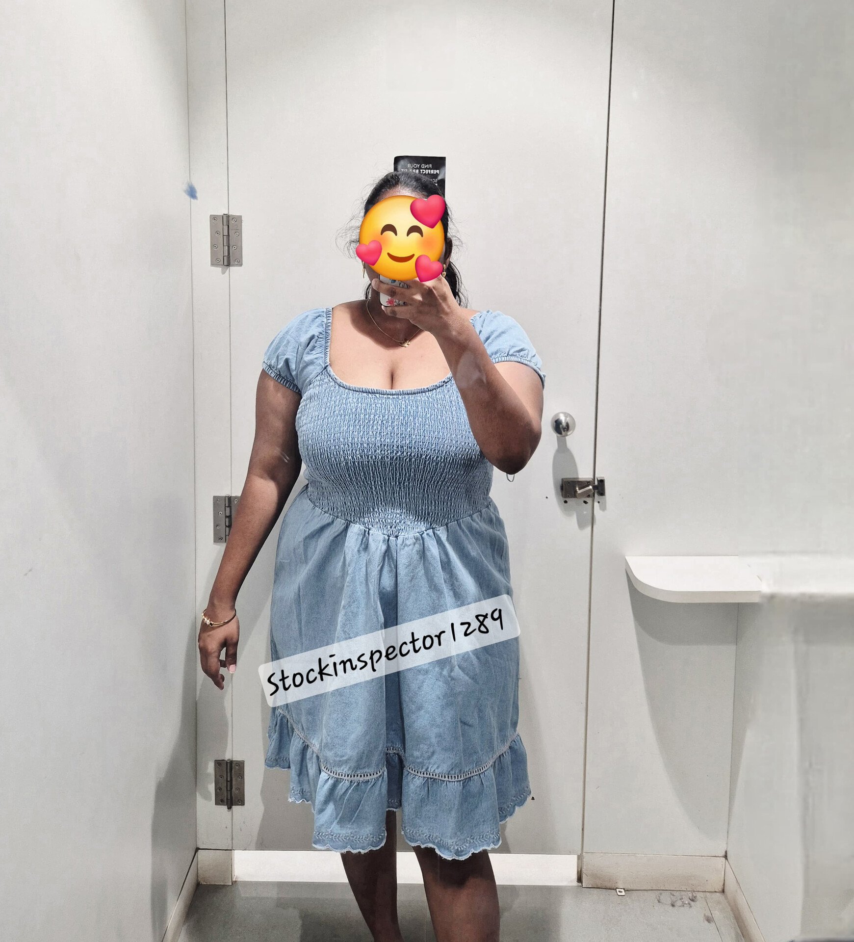 A little close-up never hurt anyone… right? 1