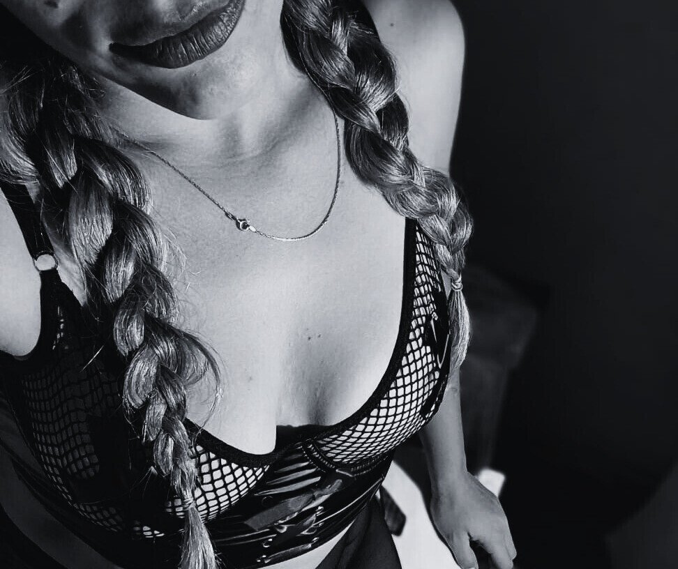 Quiero comprarme una camara para grabar mejor contenido.. me ayudas a lograrlo? 1