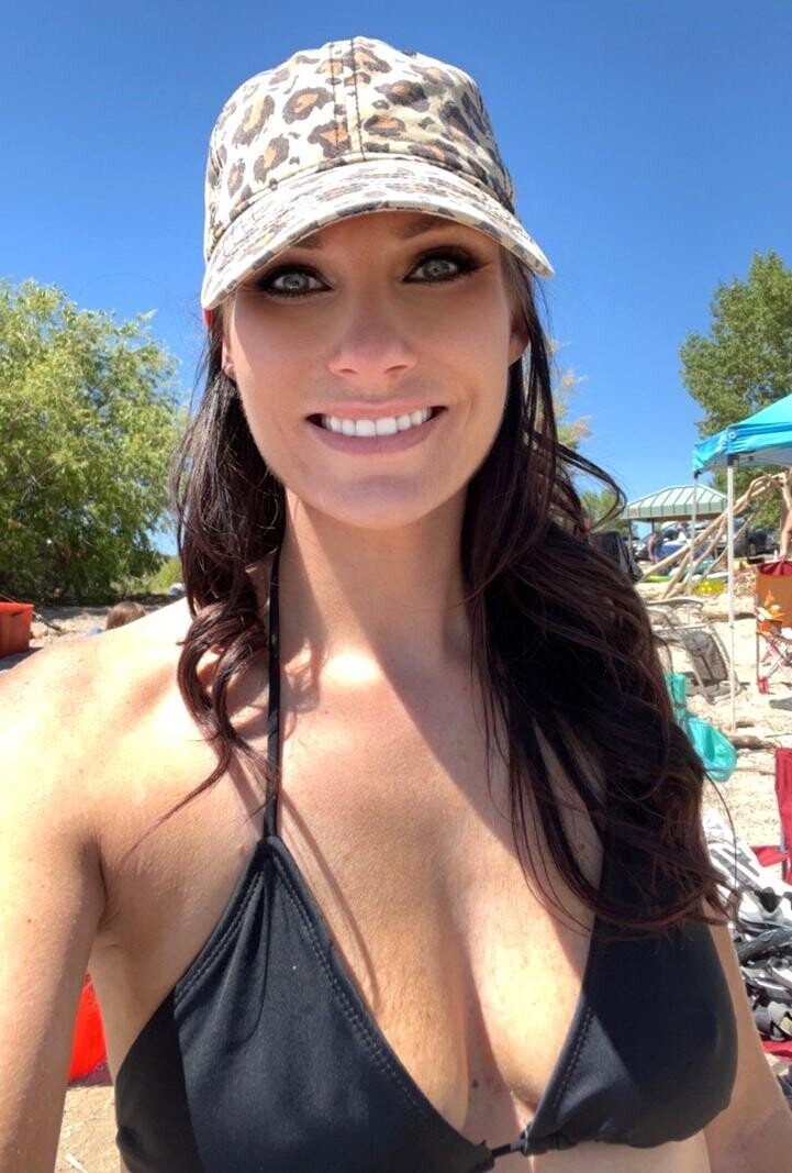 Wanna trade nudes? Just say yeah or nah 1