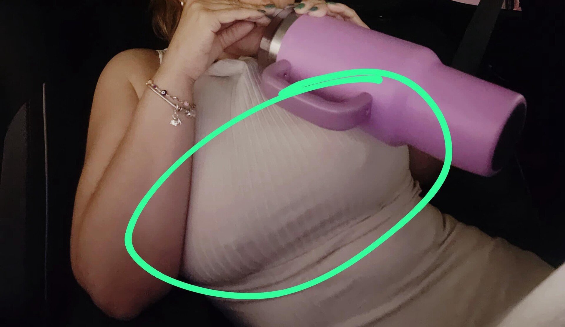 Mi mujer así salió a la calle hoy.. que creen? 1