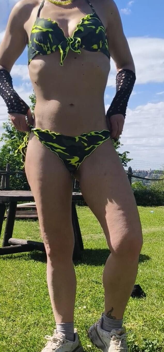 Is it wrong for a 42-year-old woman to sunbathe naked? 2