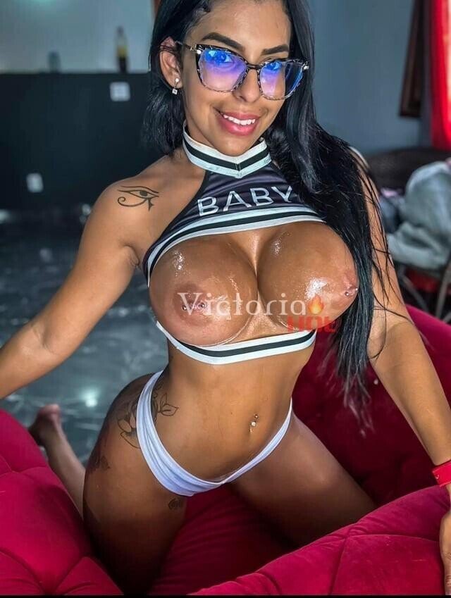 Posso ser sua putinha? O que você faria com ela? 1